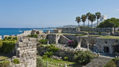 Castello di Neratzia Isola Kos - Rovine storiche del Castello di Neratzia con vista sul mare a Kos, Grecia